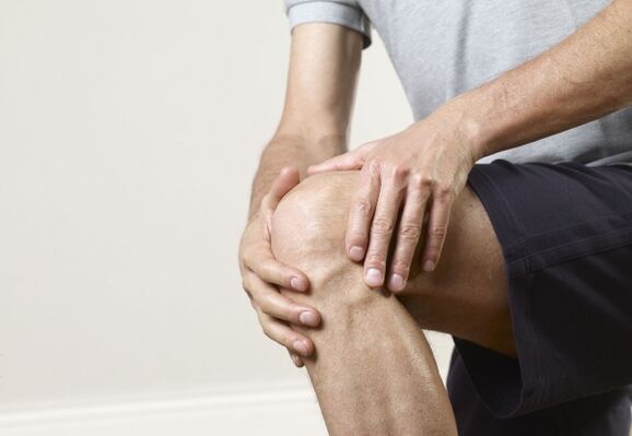 Degenerative dystrophic disease arthropathy manifests as joint pain
